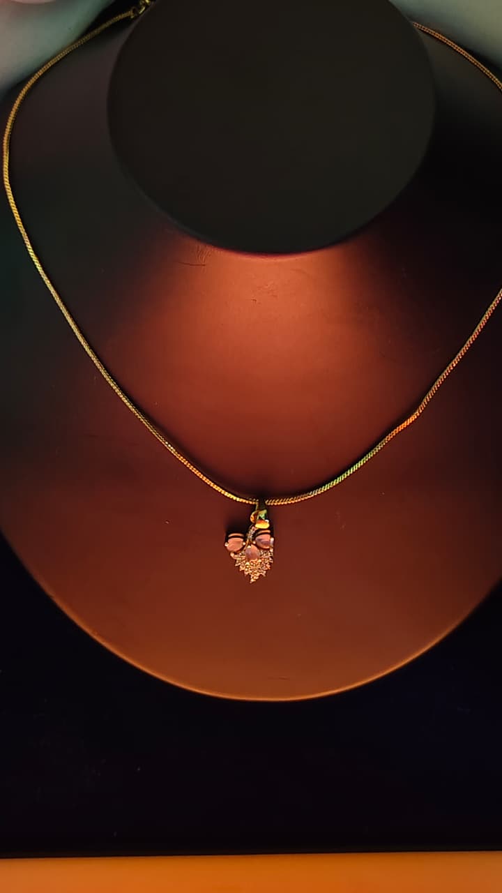 sparkling ston gonden necklace