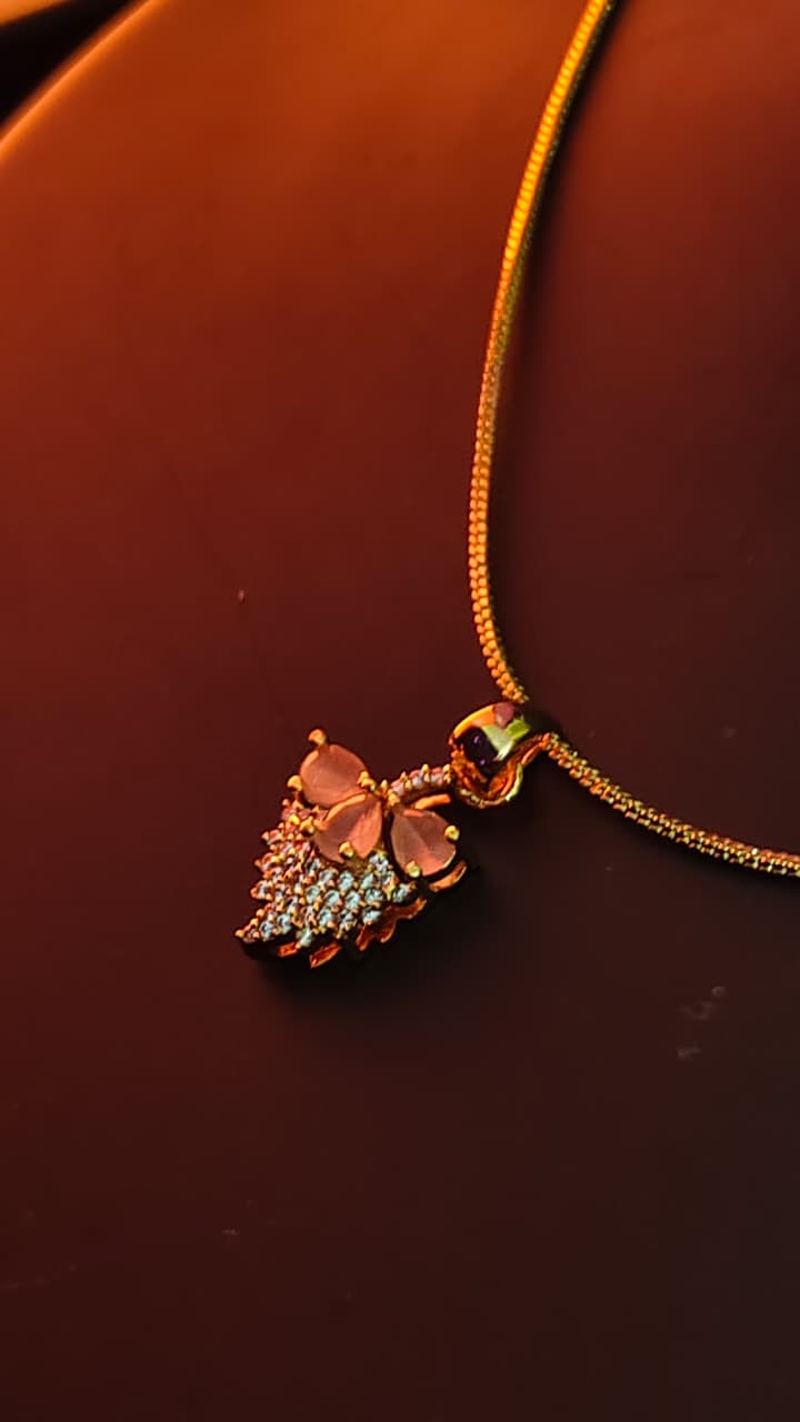 sparkling ston gonden necklace