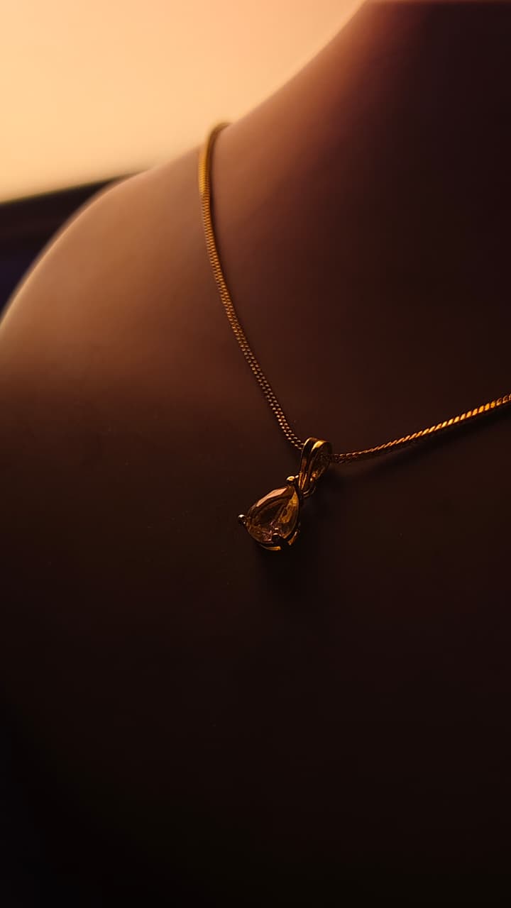 Dewdrop solitaire necklace